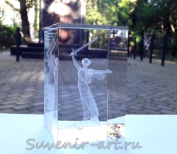 Скульптура "Родина-мать зовёт". Сувенир из стекла с объёмной лазерной гравировкой.