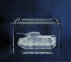 Т-34. Модель из стекла. Выполнена лазерной гравировкой в массиве стекла.