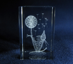 Цветок одуванчика - миниатюрный сувенир с лазерной гравировкой.