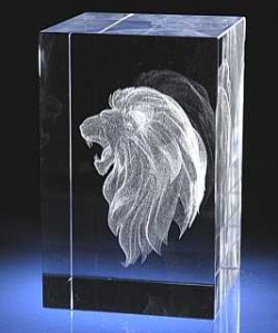 Лев - амулет, обозначающий авторитет и положение своего обладателя в социуме. Трёхмерное изображение в стекле.