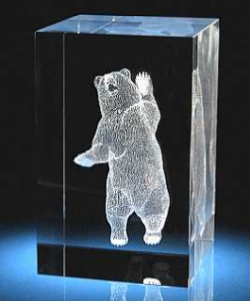 Фигурка медведя. Талисман. Объёмное изображение в стекле.