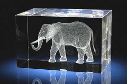 Слон - символ удачи по фен-шуй. Фигурка из стекла с лазерным изображением.